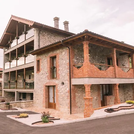 Apartamentos El Valle Avín Buitenkant foto